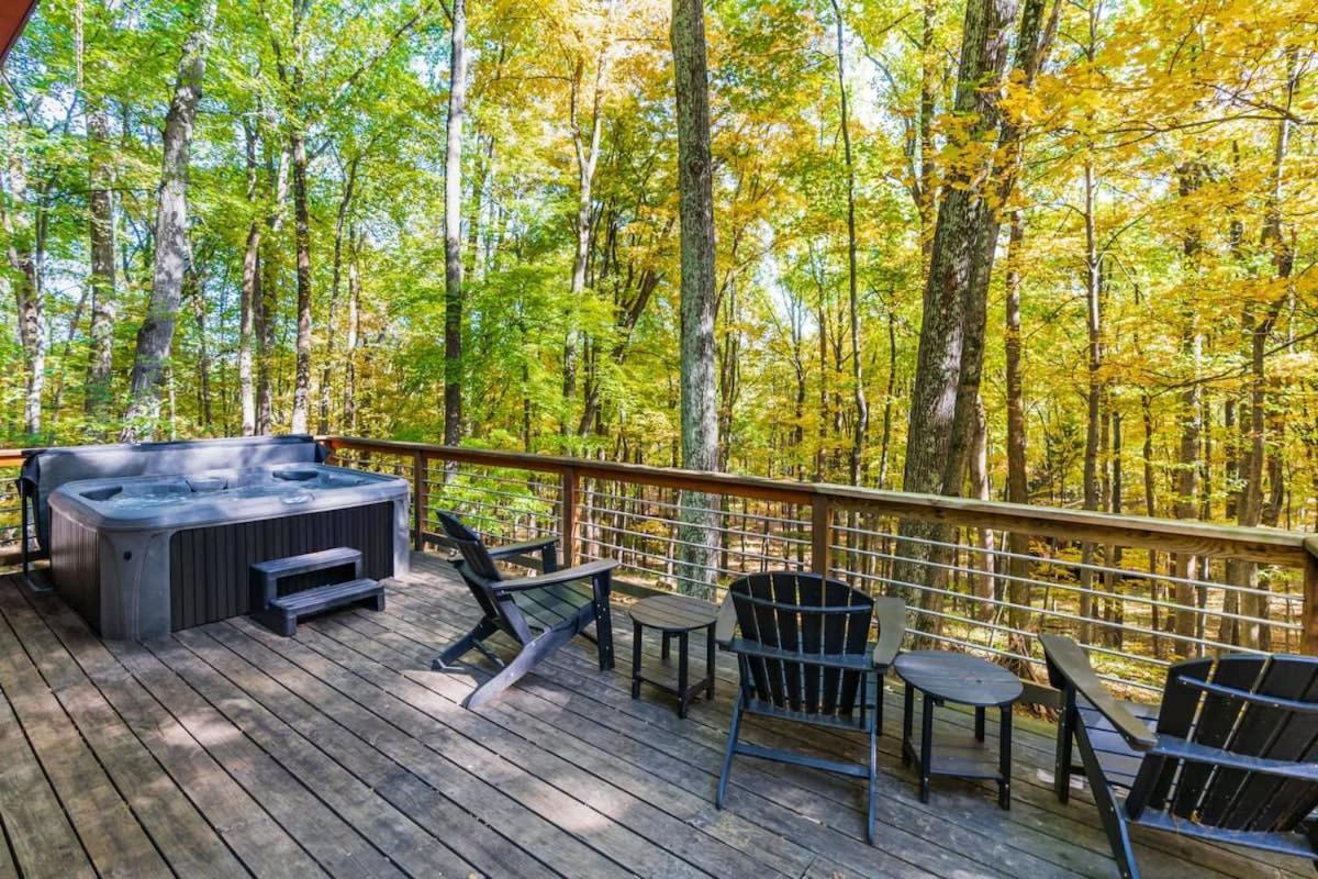 Chalet W Hot Tub, Large Deck, Grill, & Fast Wifi Berkeley Springs Luaran gambar