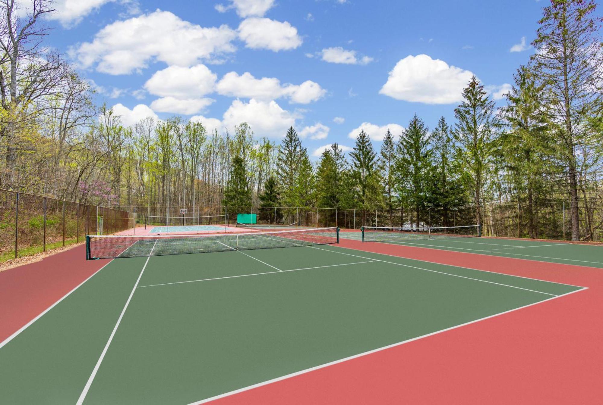 Chalet W Hot Tub, Large Deck, Grill, & Fast Wifi Berkeley Springs Luaran gambar