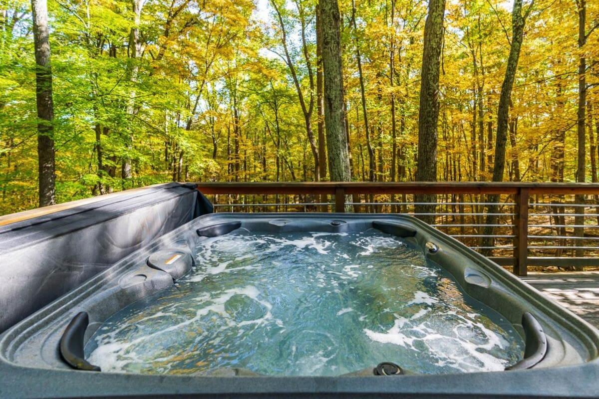 Chalet W Hot Tub, Large Deck, Grill, & Fast Wifi Berkeley Springs Luaran gambar