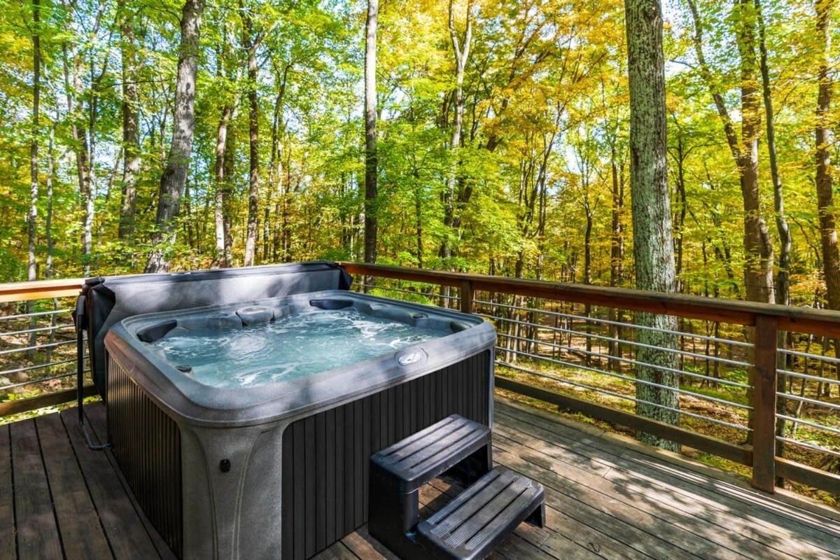 Chalet W Hot Tub, Large Deck, Grill, & Fast Wifi Berkeley Springs Luaran gambar