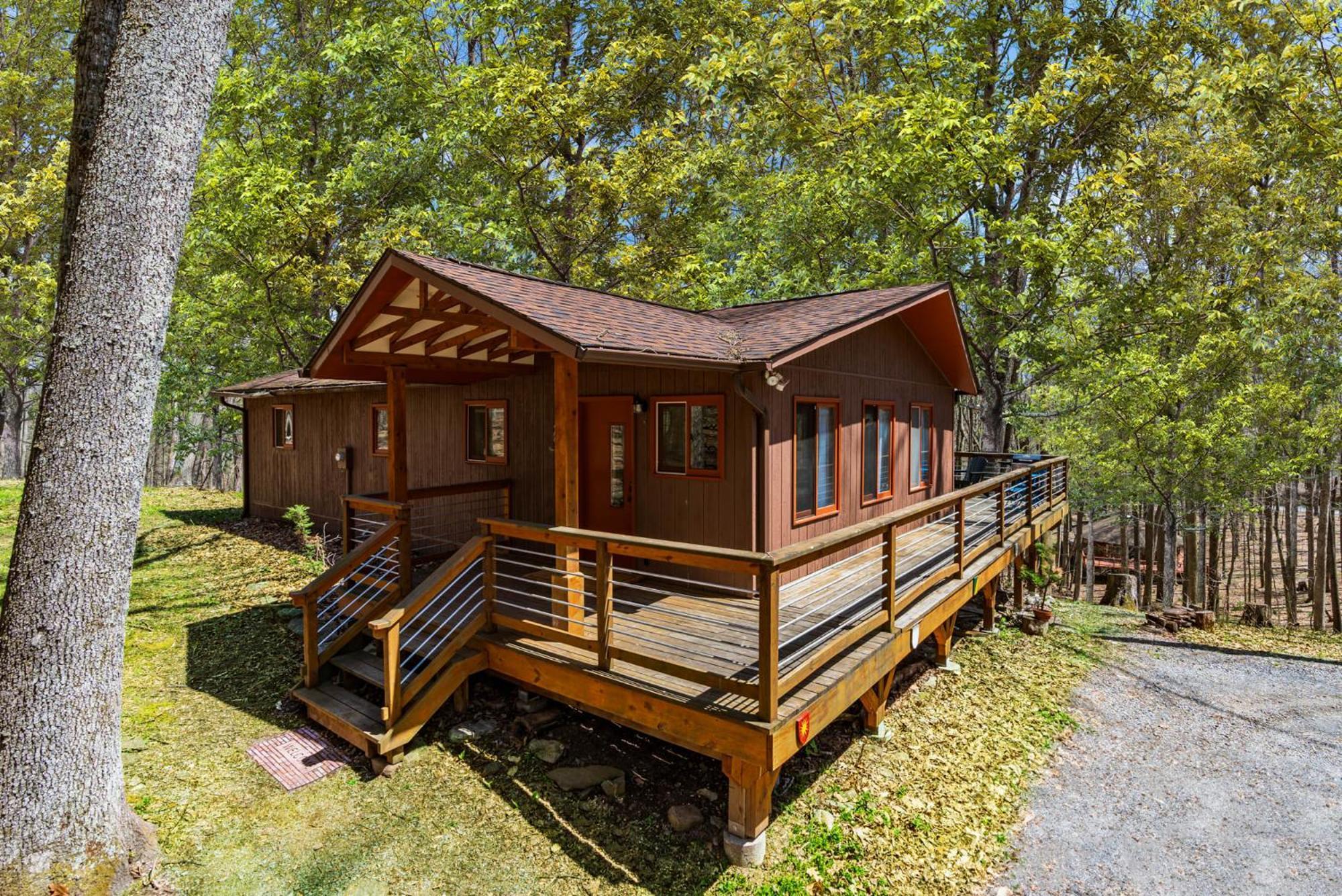Chalet W Hot Tub, Large Deck, Grill, & Fast Wifi Berkeley Springs Luaran gambar