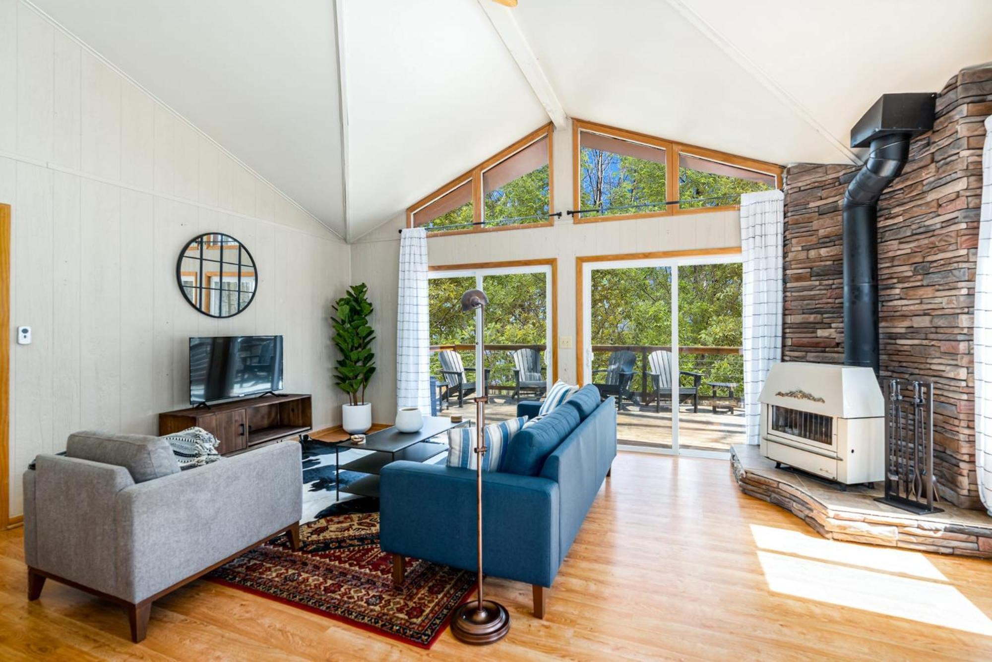 Chalet W Hot Tub, Large Deck, Grill, & Fast Wifi Berkeley Springs Luaran gambar
